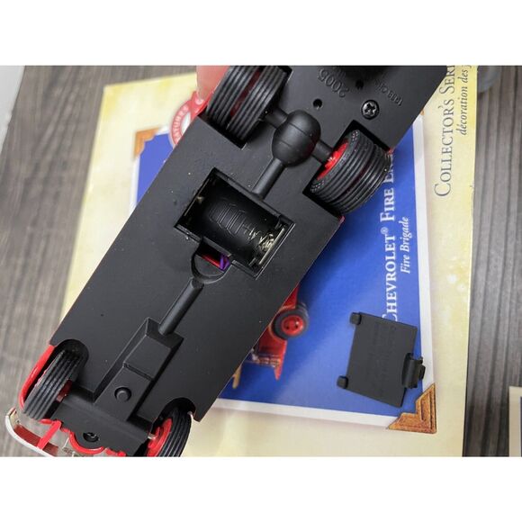 Hallmark Keepsake Ornament 1938 Chevrolet Fire Engine Truck Die Cast **READ** - Picture 12 of 13